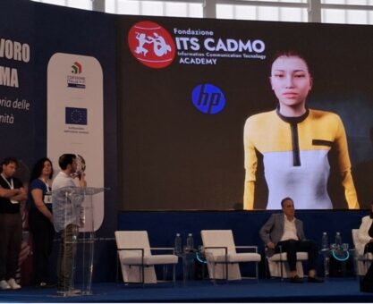 Stand ITS Cadmo Academy con avatar di intelligenza artificiale all'evento Il lavoro chiama in Calabria
